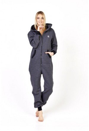 Sofa Killer juodas moteriškas kombinezonas su užtrauktuku gale